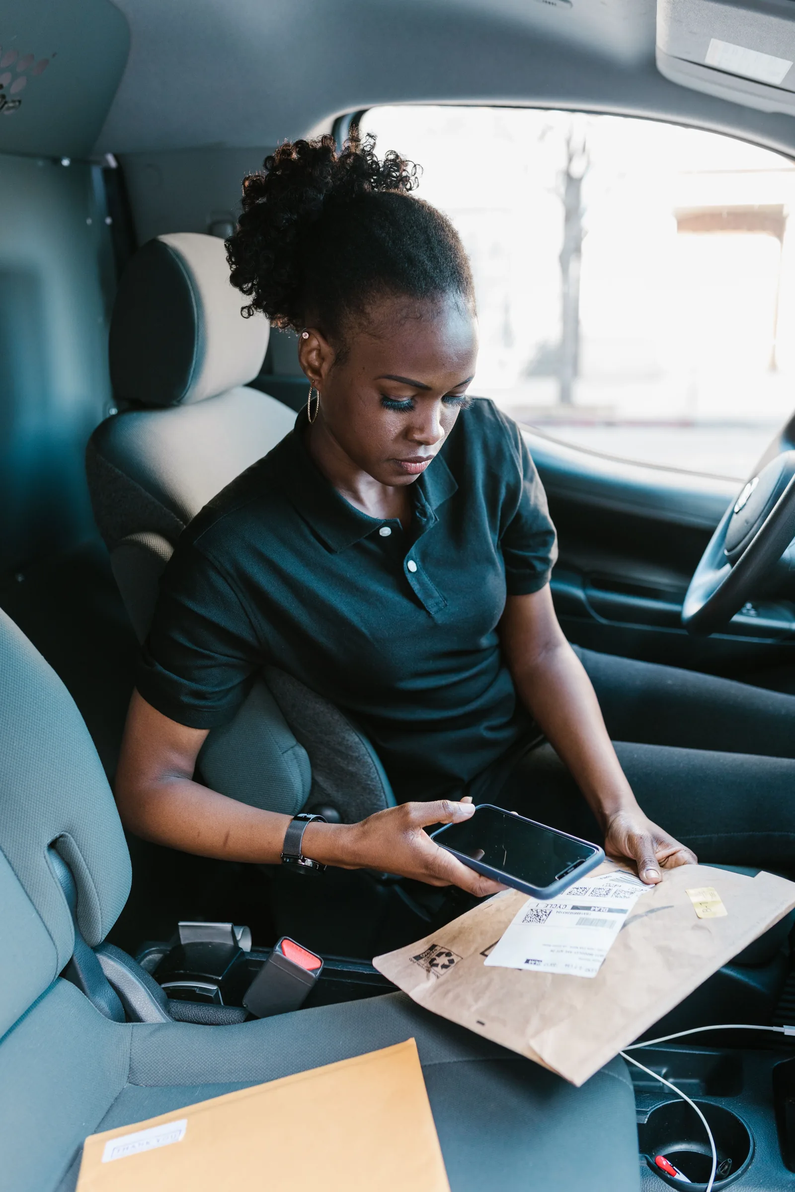 Courier scanning shipment information with a phone